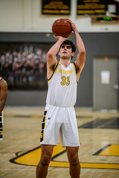 Kevin Gad at the free throw line ready to release his shot.