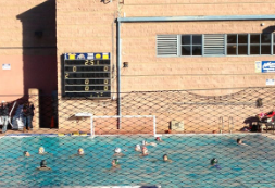 Picture of the start of the 1st quarter at Alhambra High school´s pool.