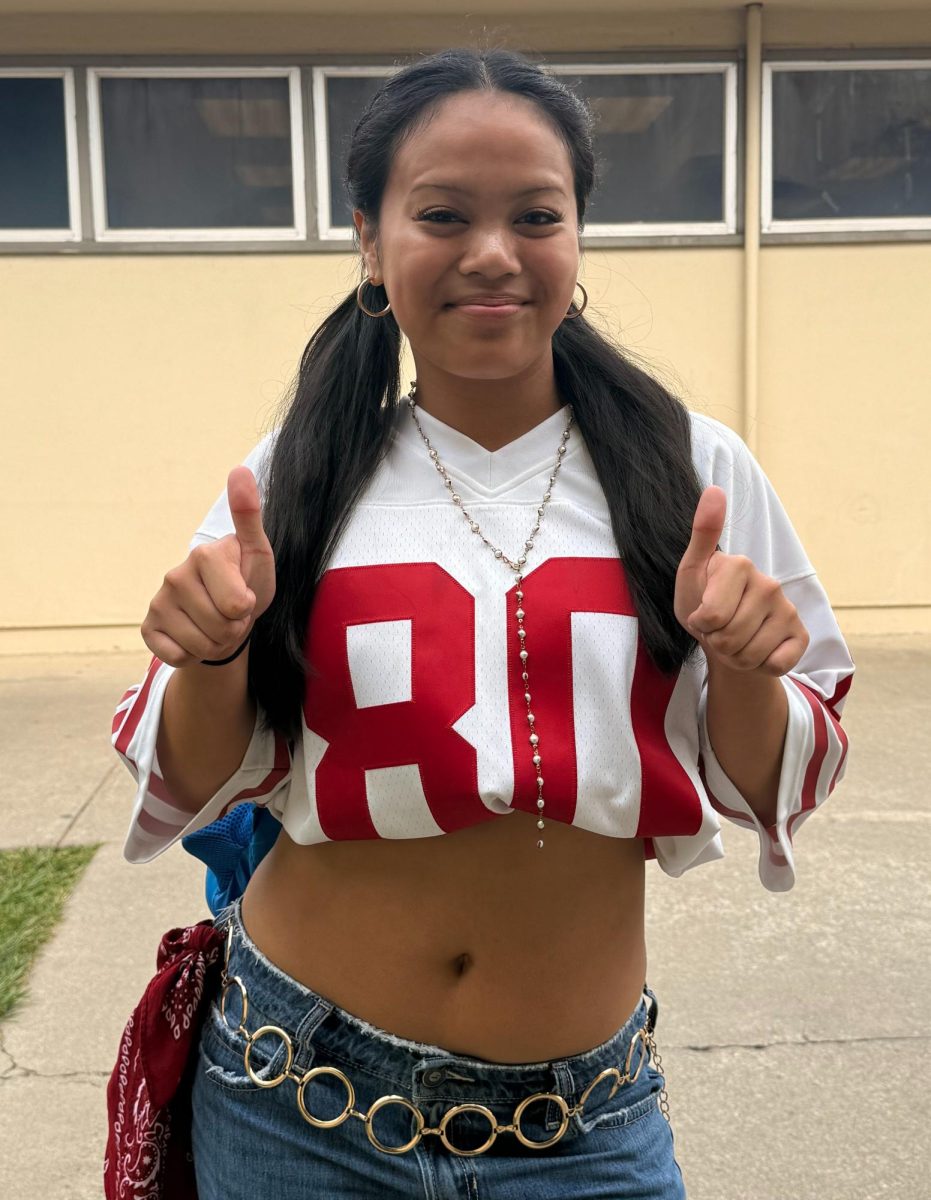 Kacelyn posing for her back to school rally outfit